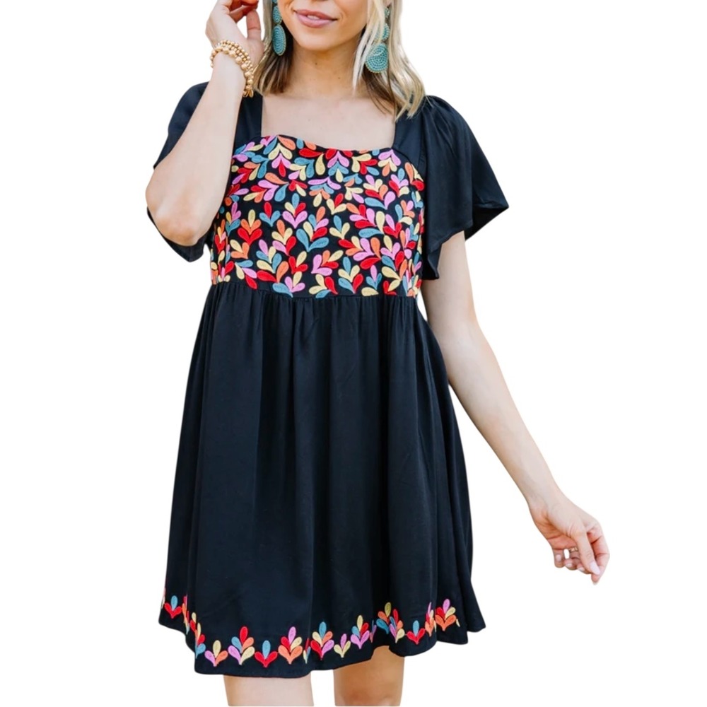 Savanna Jane Embroidered Mini Dress Medium Black‎ Floral Flutter Sleeve Boho